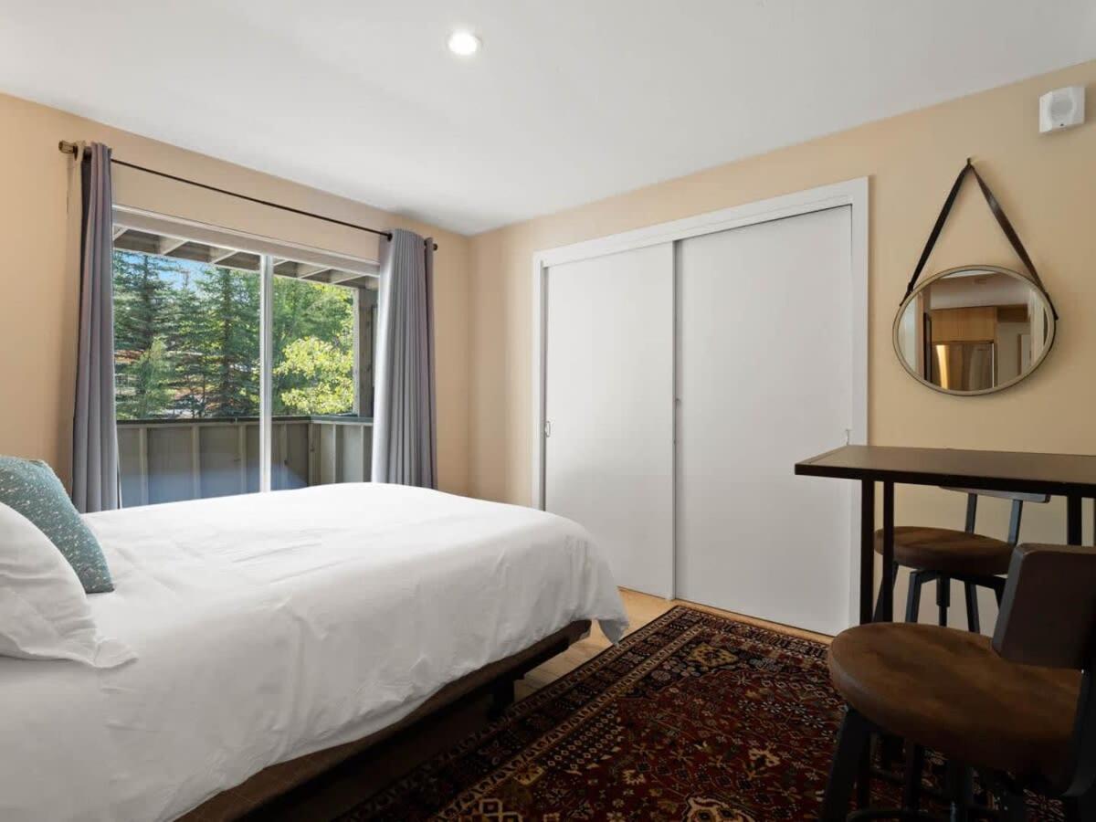 Relaxing 2 Bedroom Steps From Vail Resort Екстериор снимка