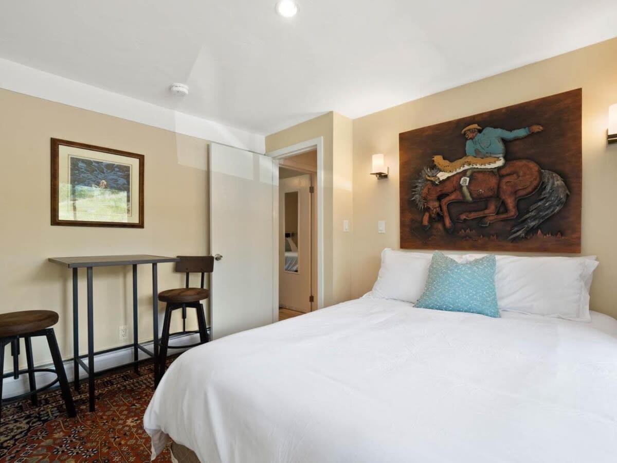 Relaxing 2 Bedroom Steps From Vail Resort Екстериор снимка